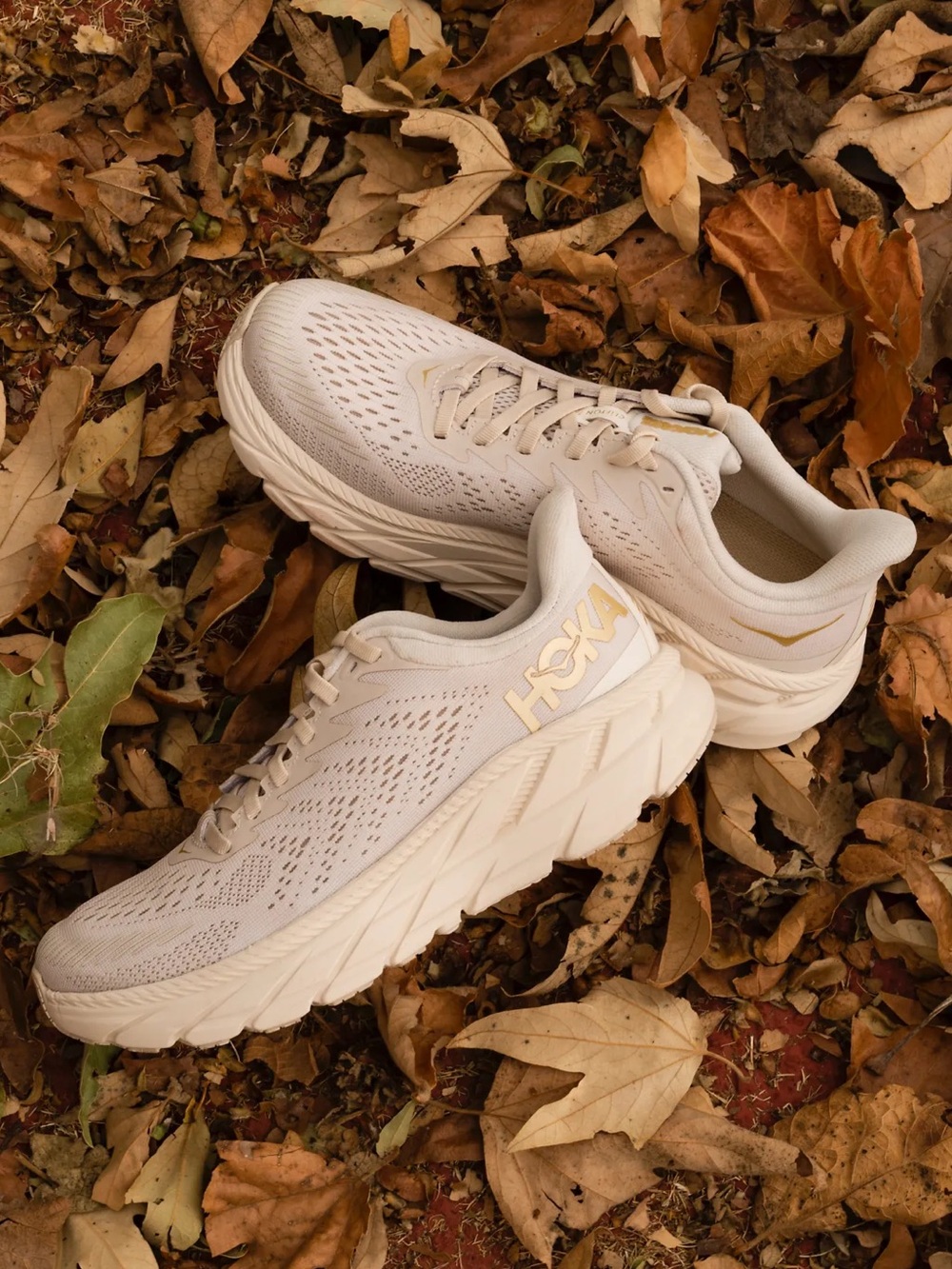 Hoka One One Clifton Cream/Beige gold series men’s 8.5 women’s 10-10.5 eu 42
